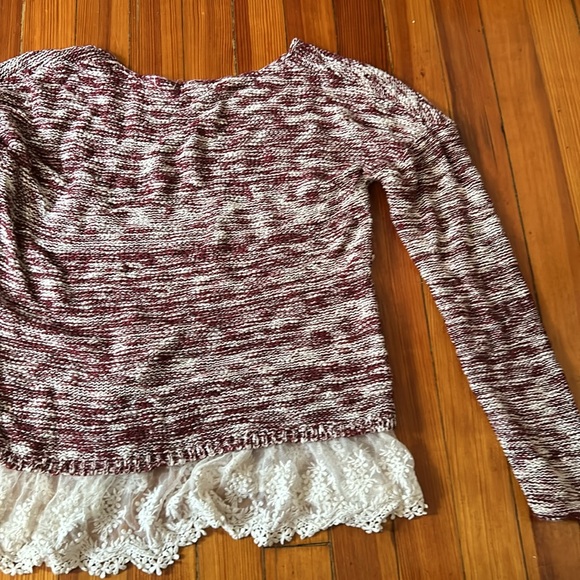 Red and white with lace sweater - Picture 6 of 6
